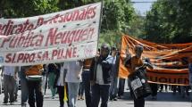 Imagen de Profesionales de la salud de Neuquén se movilizaron a la Casa de Gobierno