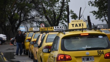 Desde ayer hay nuevas tarifas de taxis y remisses en Neuquén. (Archivo Matías Subat).-