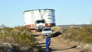 Piden precaución en Vaca Muerta por el traslado de un tanque