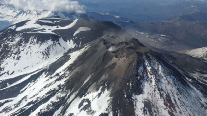 El complejo volcánico Nevados de Chillán se ubica sobre Chile, cerca del norte neuquino. (Archivo).-