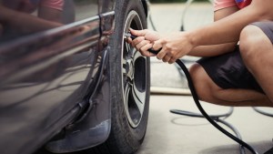 Fue a inflar una rueda, se accidentó y ahora deben indemnizarlo