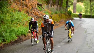 La competencia del Ironman comprende natación en el Lago Moreno, ciclismo y pedestrismo por las avenidas y rutas de Bariloche. Archivo
