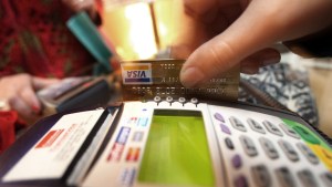 Por la crisis hay un millón de tarjetas de crédito menos en el mercado local