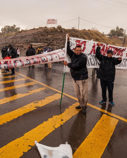 viedma - 14/03/2019
trabajadores de la construccion agrupados en el sindicato SITRAIC cortan el puente basilio villarino reclamando obras en la ciudad de patagones
foto marcelo ochoa
