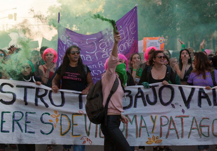 La marcha recorrió distintos barrios y finalizó en plaza San Martín. (Foto: Marcelo Ochoa)
