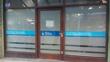 Las oficinas de la Secretaría de Trabajo y Empleo de la Nación permanecen a oscuras.