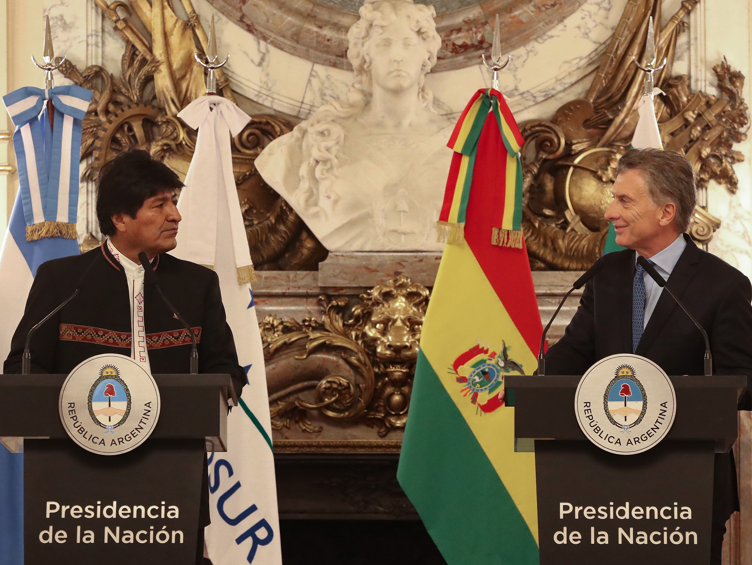 Evo Morales y Mauricio Macri ayer en conferencia de prensa en Casa Rosada. (Foto: Télam)