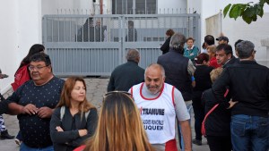 En el municipio de Neuquén obstaculizaron una asamblea encabezada por Baudino