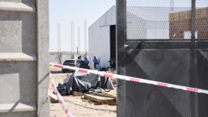 Realizarán una autopsia al cuerpo hallado en un trailer en Centenario