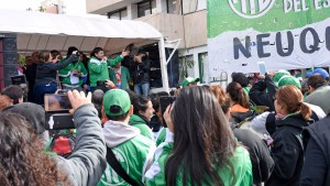 Quiroga y Macri, blancos del discurso de los sindicatos neuquinos
