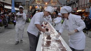 Bariloche elaboró la barra de chocolate más larga del mundo