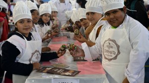 La Fiesta del Chocolate empezó con una gran cocina infantil de huevos de pascua