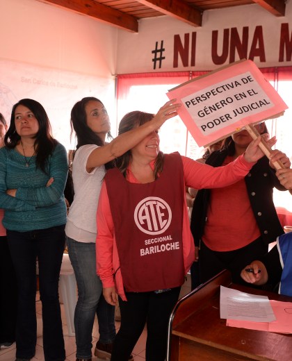 Organizaciones de Bariloche se movilizaron y acompañaron a la víctima desde que se denunció el abuso, en 2019. Archivo