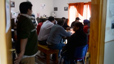 Los ocupantes del predio en Virgen Misionara se reunieron con el titular de Tierras y Viviendas. Foto: Chino Leiva