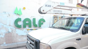 La administración tuvo que otorgar un aumento salarial del 15% para todo el personal con convenio dentro del organismo. 