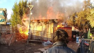 Cipolletti: Piden ayuda para una familia que lo perdió todo tras el incendio de su casa