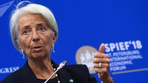 Lagarde dice que la economía del país se recupera y pidió mantener el rumbo económico