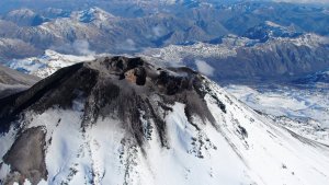 Alerta amarilla para un volcán de Chile que limita con Neuquén