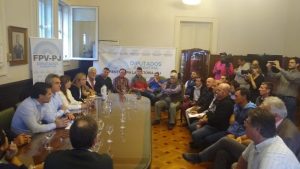 Tras el «Frutazo», diputados de la oposición se reunieron con productores del Valle