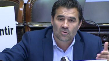 La iniciativa busca generar una franja de precios para que tampoco suban los combustibles. 