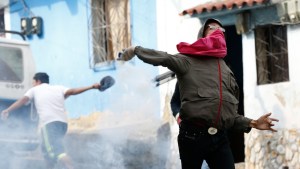 Militares se sublevan contra Maduro y Guaidó lanzó la “Operación Libertad”