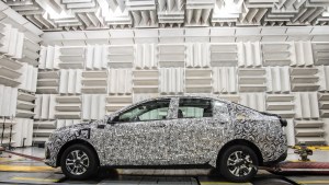 GM ya prepara el nuevo sedán que lanzará en la región