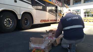 El paquete que contenía los productos embutidos.  Foto:  Gentileza