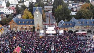 Topa hizo bailar a miles de personas en Bariloche
