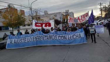 Masiva movilización en Roca contra las políticas del gobierno nacional