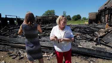 Una de las tres iglesias que fueron incendiadas en los últimos días. Hay un sospechoso detenido. (Foto AP: Gerald Herbert) 