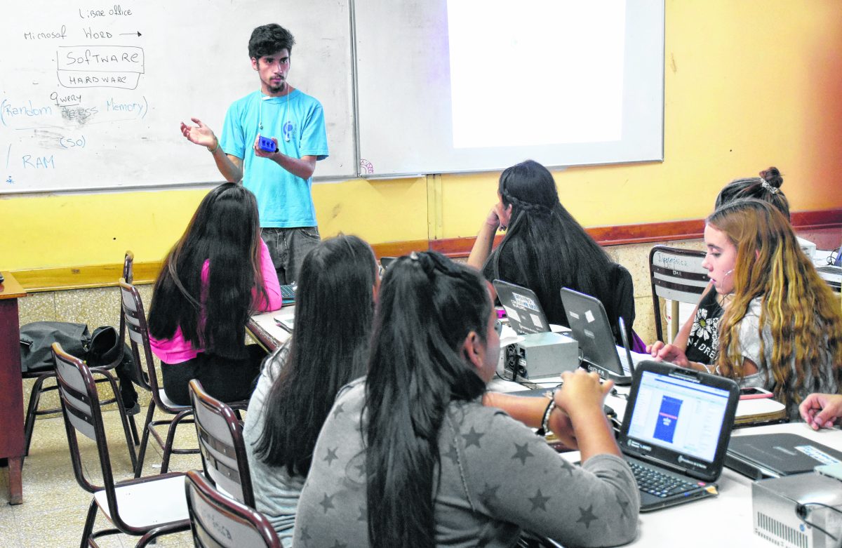 Cómo será el nuevo curso de informática para jóvenes que dictarán en ...