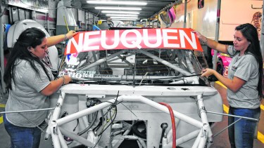 Las mujeres tienen su lugar en el equipo que armó Echevarría.