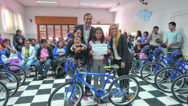 Primer acto después del #7A, con los chicos con mejores notas. Foto Gonzalo Maldonado. 
