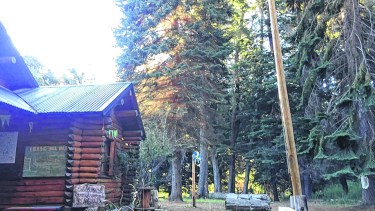 La escuela de la isla Victoria, en el medio del lago Nahuel Huapi, ya no tiene alumnos. Archivo