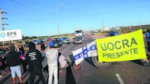 La Uocra protestó porque se llevan trabajos a Rosario