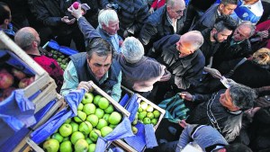 Chacareros de la región harán un «frutazo» hoy en Plaza de Mayo
