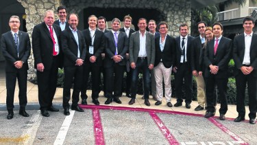 Cuestionan transparencia de los viajes al exterior de Gutiérrez