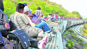 La Bestia se llena de migrantes y retumba otra vez entre México y EE.UU.