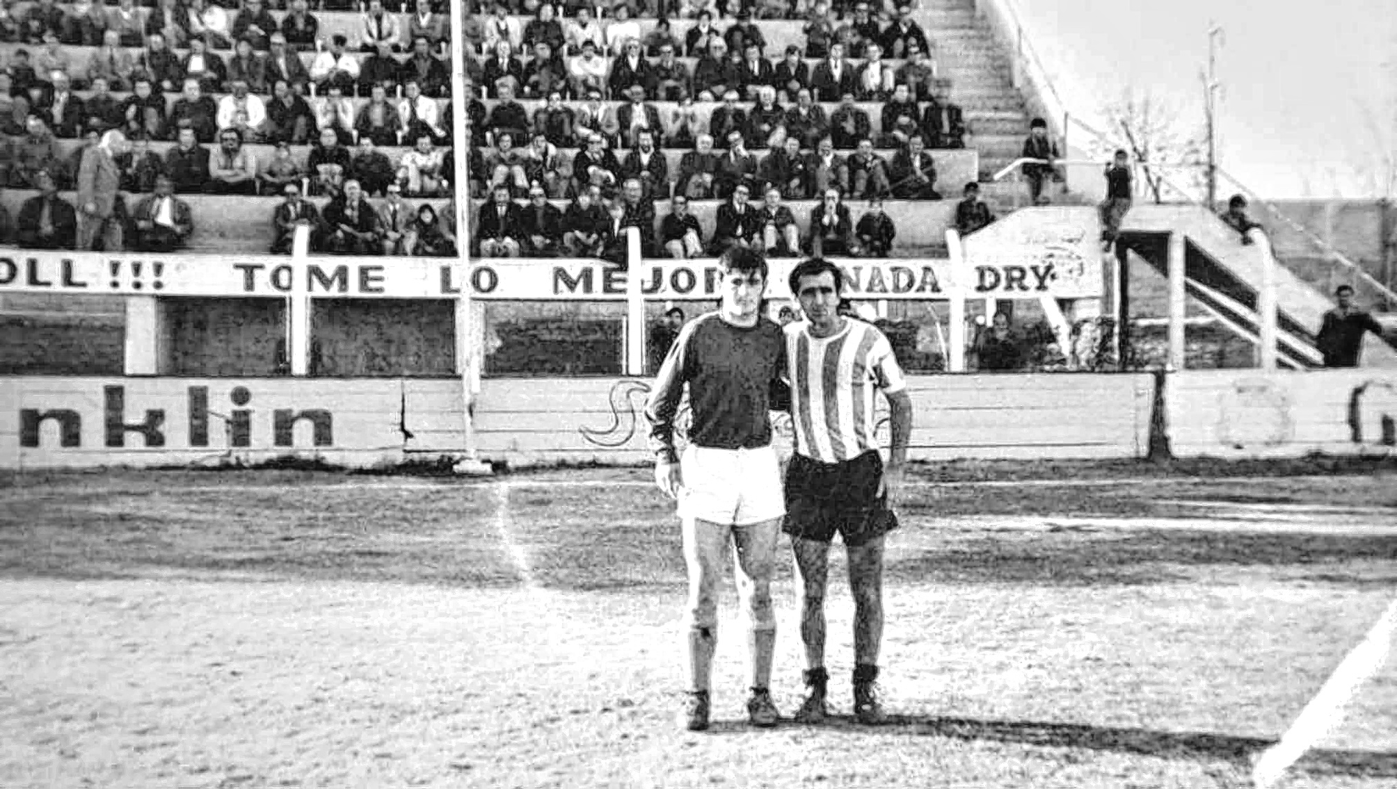 El debut de Corbatta fue el 14 de mayo de 1971. La camiseta a rayas de Tiro Federal y las medias bajas, su sello característico.   