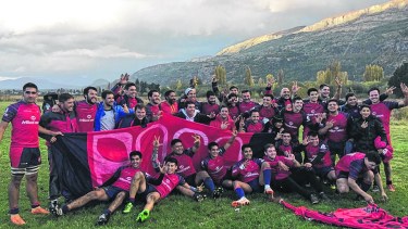 El plantel Rojo festejó merecidamente un nuevo título (foto: gentileza Andrés Diaz)