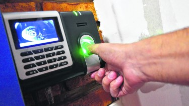 Altec ya tiene nuevos relojes para incorporar a los hospitales. Economía y Salud acordaron el inicio del equipamiento en el Artémides Zatti de Viedma. (Foto: Marcelo Ochoa).