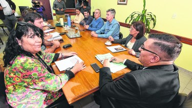 Habrá adicional para docentes y revisión trimestral de salarios