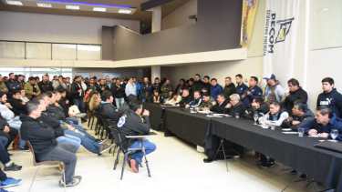 El sindicato de Petroleros Privados de Chubut, que pegó el faltazo hoy, confirmó su presencia para la reunión del viernes en un plenario realizado hoy.