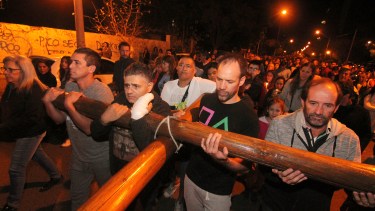 El tradicional Via Crucis. Foto: Oscar Livera