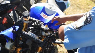 El hecho ocurrió la madrugada de hoy en la avenida Olascoaga al fondo. El rodado está en el depósito de Transito. Foto: Juan Thomes.