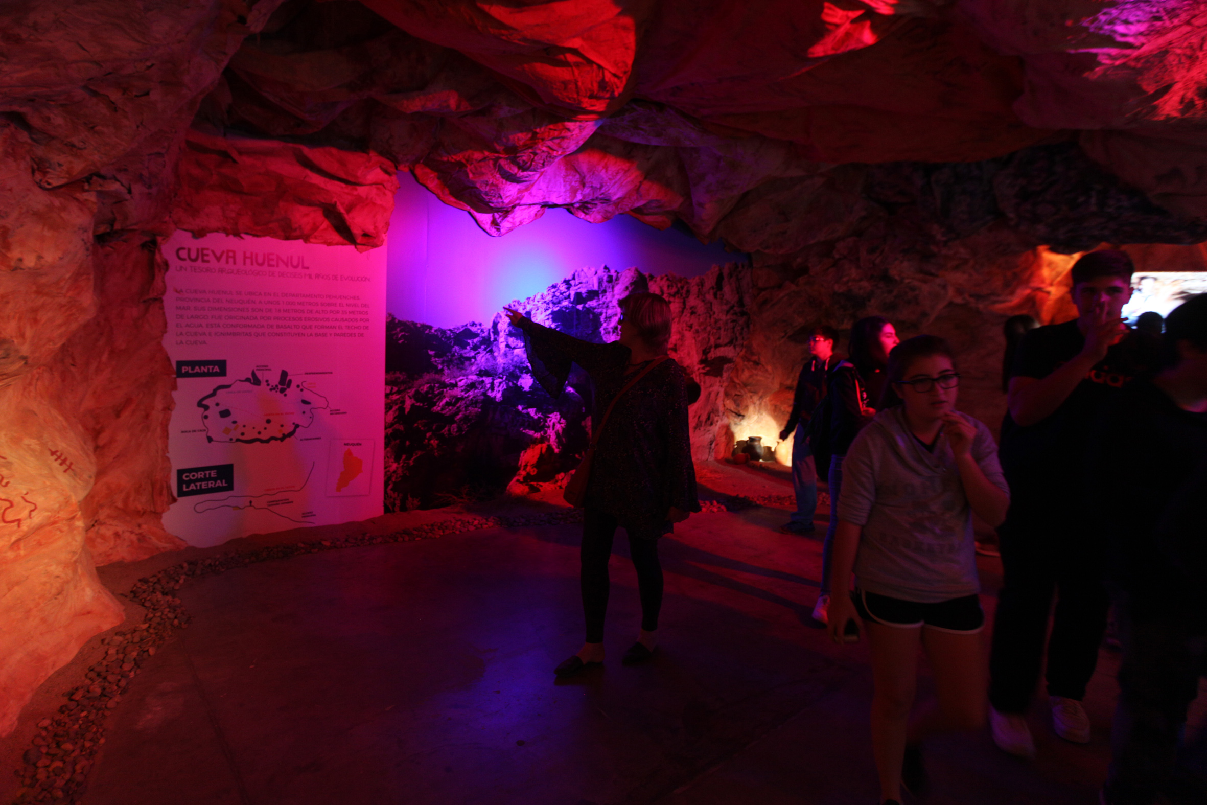 La cueva se puede recorrer en Misión Ciencia, en el espacio Duam.