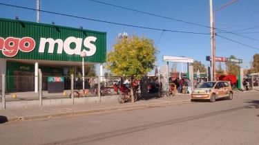 Cipolletti: Organizaciones sociales se manifestaron en un conocido supermercado