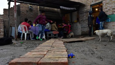 Un merendero de Roca pide ayuda para cerrar el lugar por la llegada del invierno