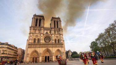 Incendio en Notre Dame: «Hoy París amaneció gris» contó una testigo argentina