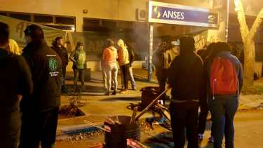 ATE se encuentra bloqueando ANSES en Cipolletti, Roca y Regina